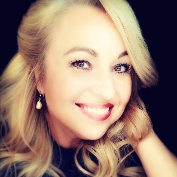 GOING LIVE NOW! LIKE FOR LIVE SHOW NOTIFICATIONS - Picture 5 of 6